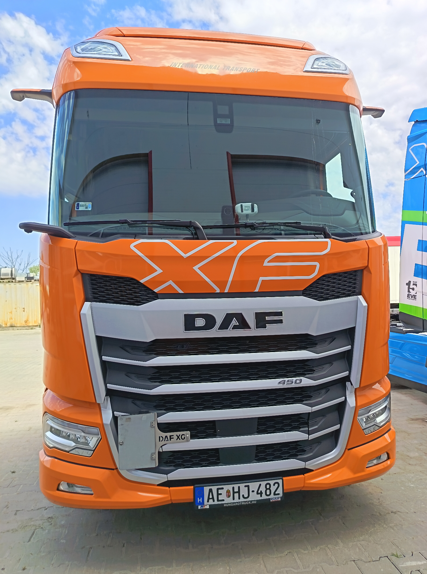 daf_orange